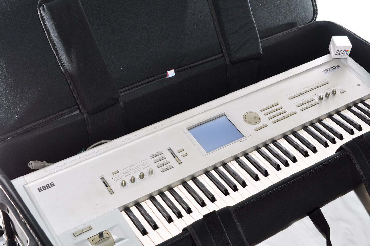 Korg TRITON 61Key Synthesizer Workstation Keyboard w/Case Tested Working Used From Japan #044016