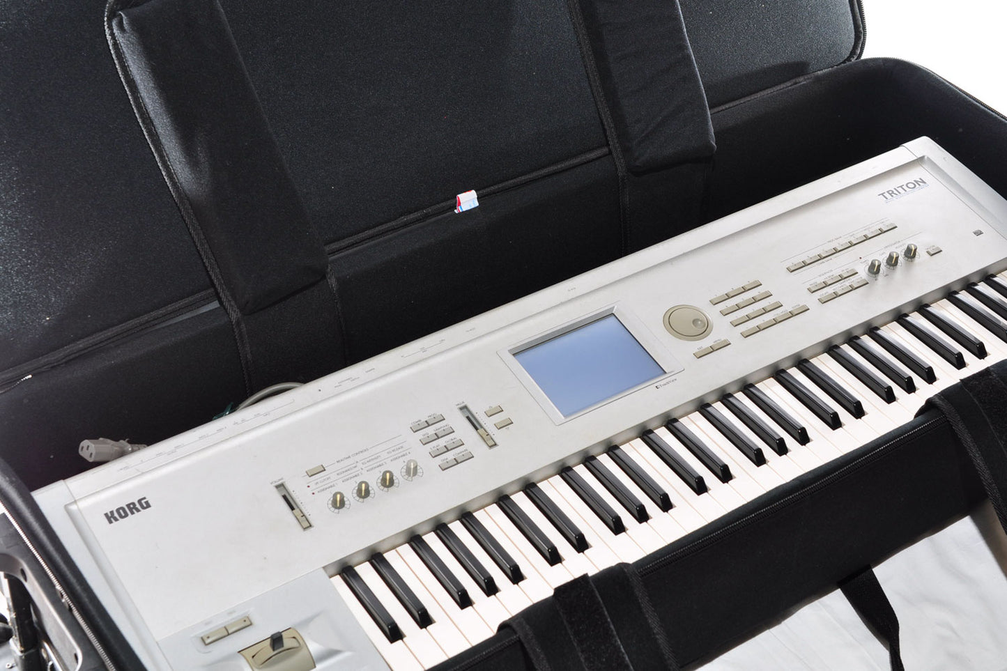 Korg TRITON 61Key Synthesizer Workstation Keyboard w/Case Tested Working Used From Japan #044016