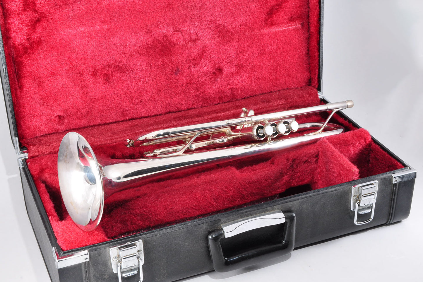 Yamaha YTR-3325S Trumpet Silver w/Hardcase Key Bb Standard Made In Japan Used From Japan #210976