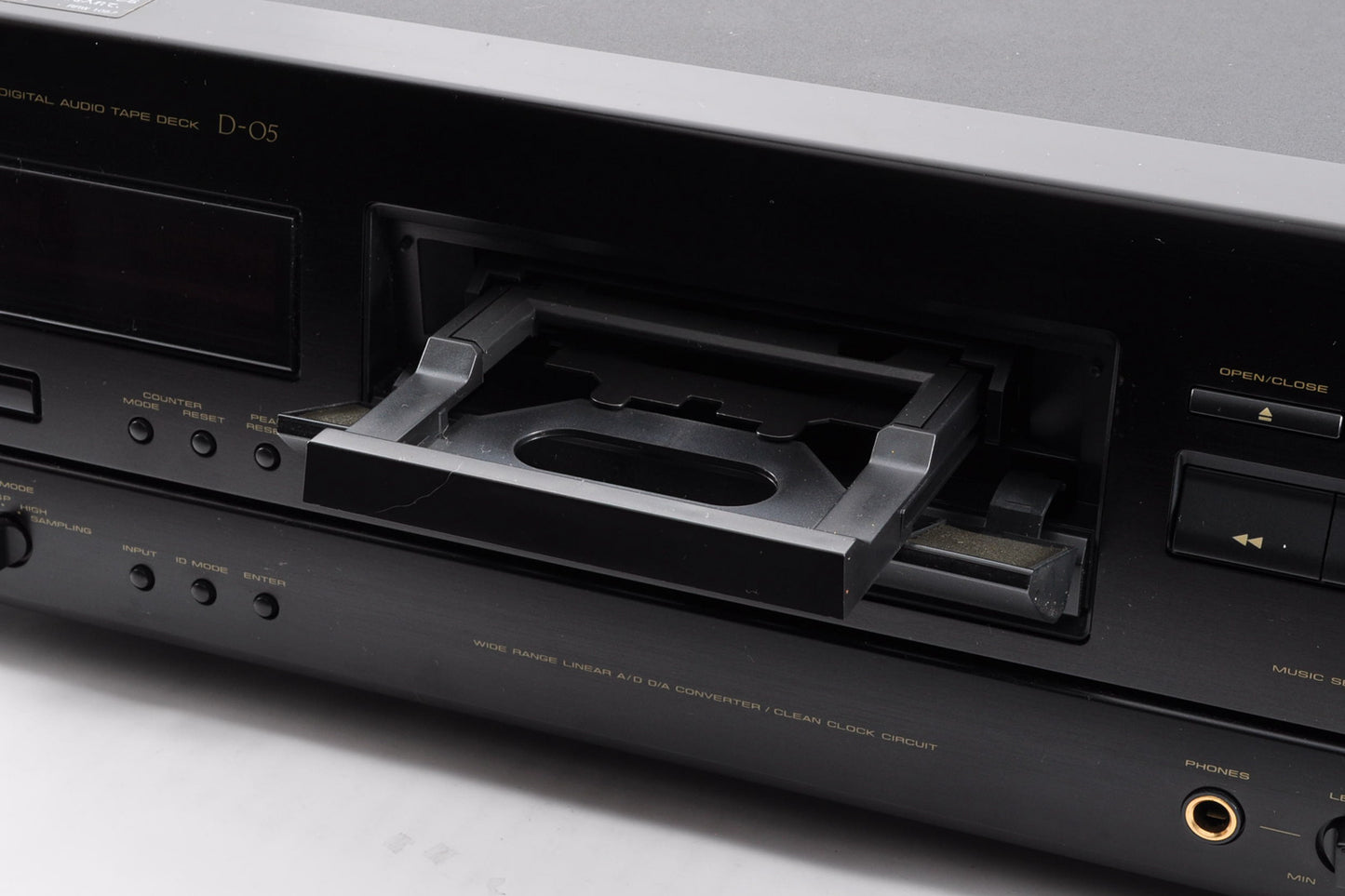 Pioneer D-05 Digital Audio DAT Cassette Tape Deck Player Made In Japan Used From Japan #OI003571N