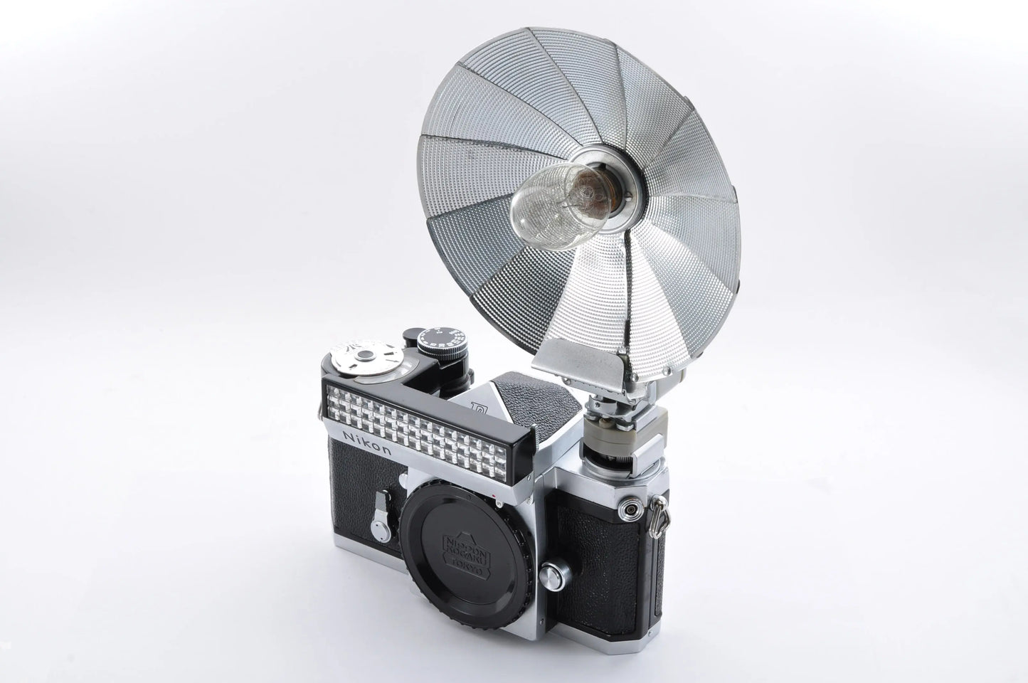 Nikon F Eye Level Silver S/N6401299 Early model Mt Fuji Mark tested w/light meter Model V