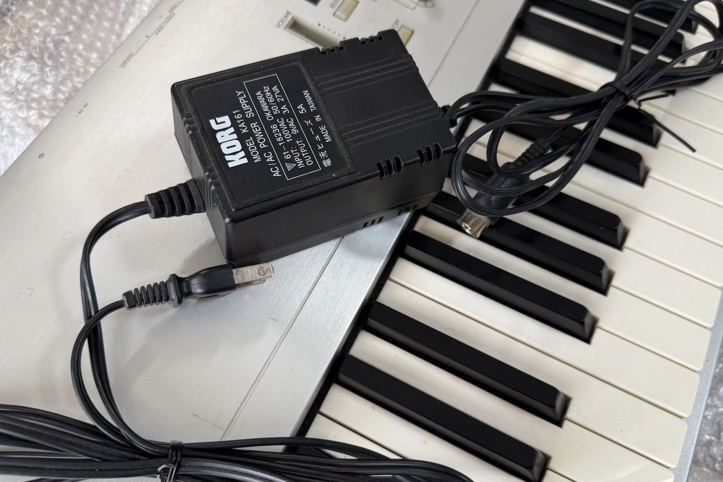 Korg TRITON Le 88 Music Workstation Keyboard w/Adapter Memory Card Used From Japan #1640