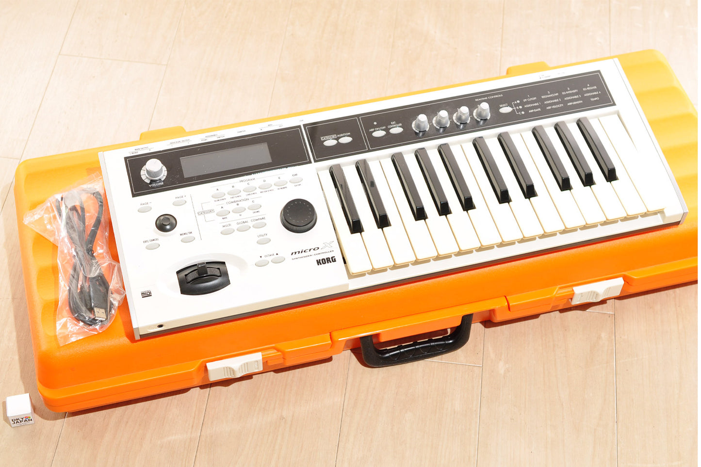 Korg MICRO X Synthesizer White Model w/Hardcase & USBcable Used From Japan #1928