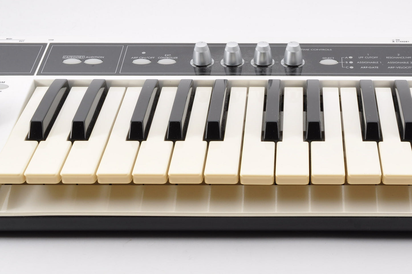 Korg MICRO X Synthesizer White Model w/Hardcase & USBcable Used From Japan #1928