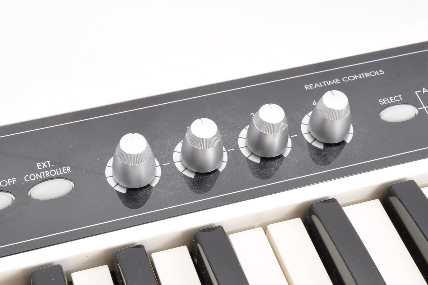 Korg MICRO X Synthesizer White Model w/Hardcase & USBcable Used From Japan #1928
