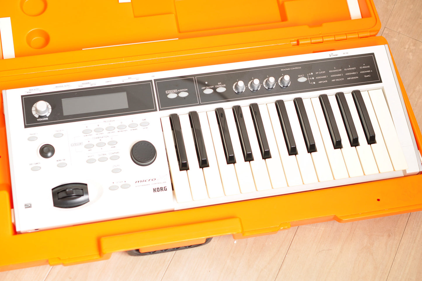 Korg MICRO X Synthesizer White Model w/Hardcase & USBcable Used From Japan #1928